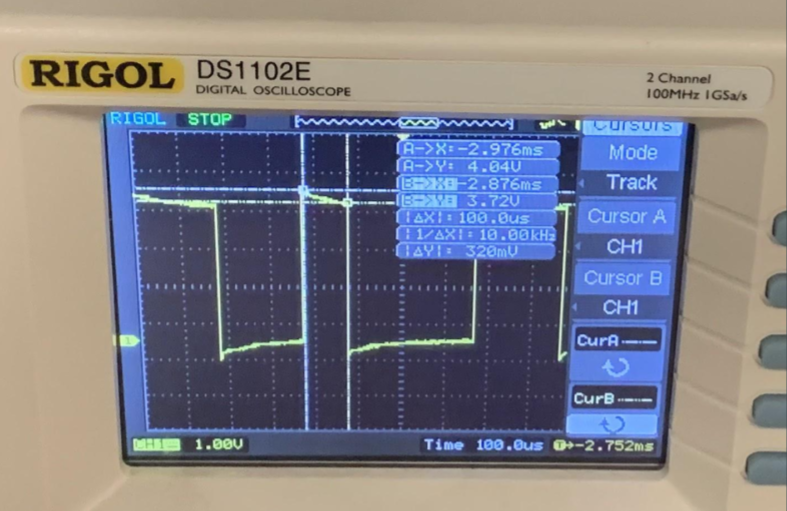 Oscilloscope shows exact 100us pulse